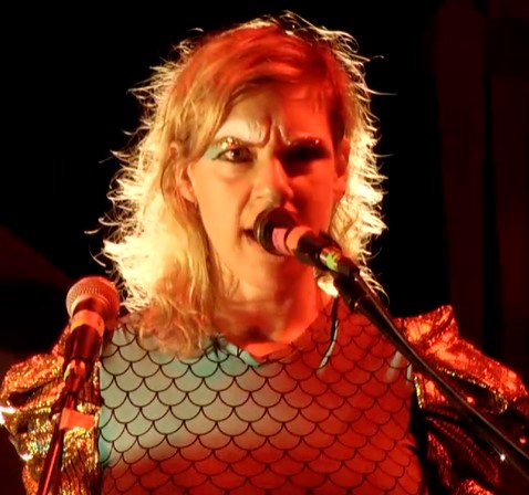 A fotograph of Merrill Garbus during the concert